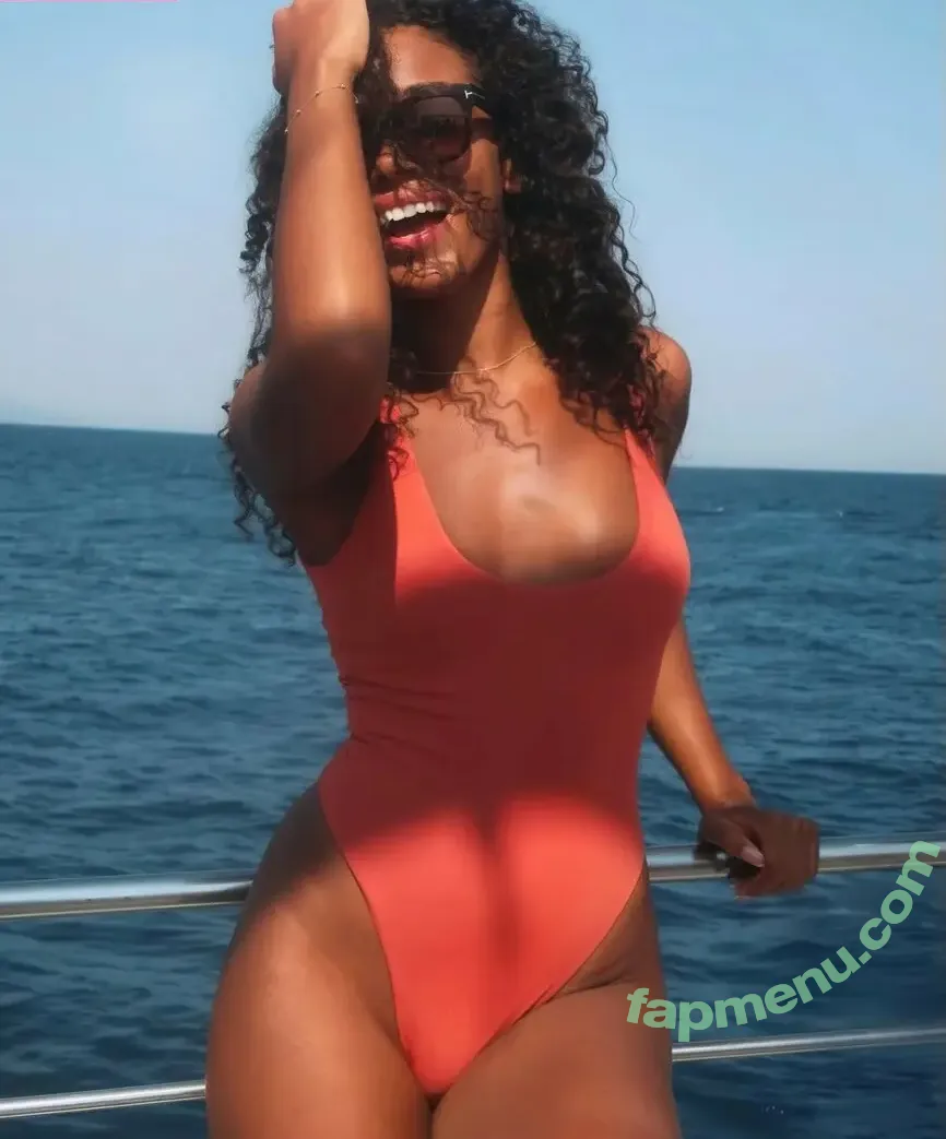 Anya Lawrence nude photo #0013 (anyalawrence / lucylawrence)