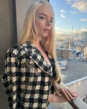 Anya Taylor-Joy / Anya Taylor Joy / anyataylorjoy nude photo #0472