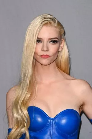 Anya Taylor-Joy / Anya Taylor Joy / anyataylorjoy nude photo #0477