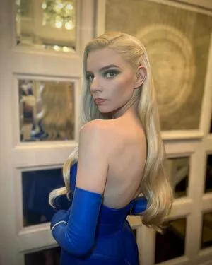 Anya Taylor-Joy / Anya Taylor Joy / anyataylorjoy nude photo #0484