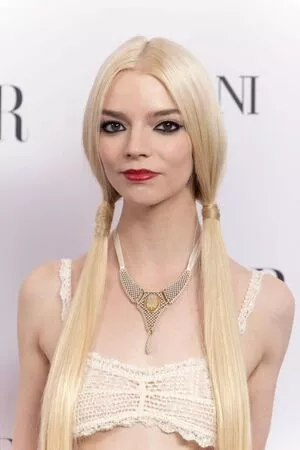 Anya Taylor-Joy / Anya Taylor Joy / anyataylorjoy nude photo #0512