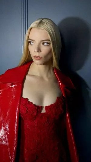 Anya Taylor-Joy / Anya Taylor Joy / anyataylorjoy nude photo #0559