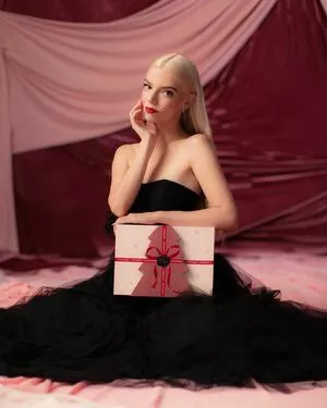 Anya Taylor-Joy / Anya Taylor Joy / anyataylorjoy nude photo #0566