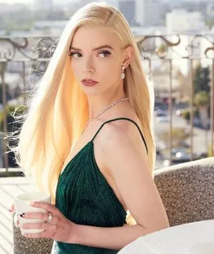 Anya Taylor-Joy / Anya Taylor Joy / anyataylorjoy nude photo #0572
