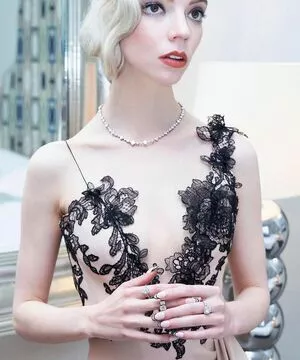 Anya Taylor-Joy / Anya Taylor Joy / anyataylorjoy nude photo #0573