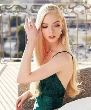 Anya Taylor-Joy / Anya Taylor Joy / anyataylorjoy nude photo #0574