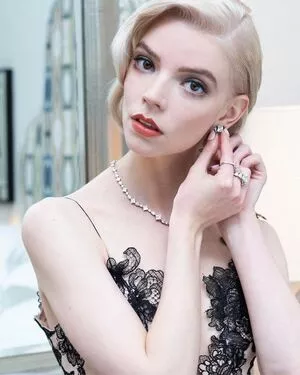 Anya Taylor-Joy / Anya Taylor Joy / anyataylorjoy nude photo #0575