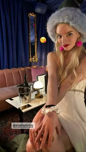 Anya Taylor-Joy / Anya Taylor Joy / anyataylorjoy nude photo #0595
