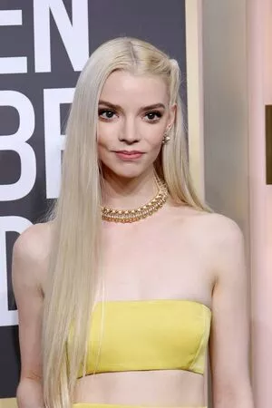 Anya Taylor-Joy / Anya Taylor Joy / anyataylorjoy nude photo #0610