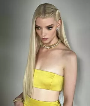 Anya Taylor-Joy / Anya Taylor Joy / anyataylorjoy nude photo #0617