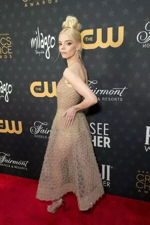 Anya Taylor-Joy / Anya Taylor Joy / anyataylorjoy nude photo #0631