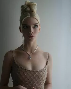 Anya Taylor-Joy / Anya Taylor Joy / anyataylorjoy nude photo #0636