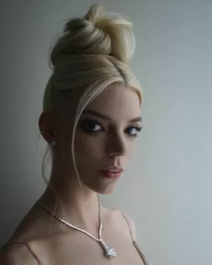 Anya Taylor-Joy / Anya Taylor Joy / anyataylorjoy nude photo #0638
