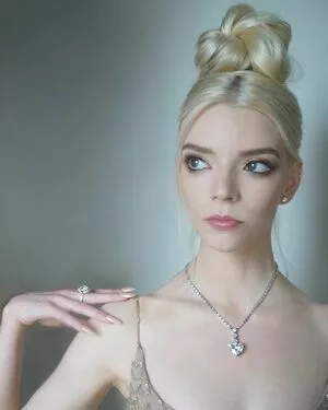Anya Taylor-Joy / Anya Taylor Joy / anyataylorjoy nude photo #0639