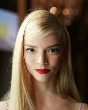 Anya Taylor-Joy / Anya Taylor Joy / anyataylorjoy nude photo #0647