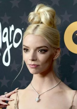 Anya Taylor-Joy / Anya Taylor Joy / anyataylorjoy nude photo #0649