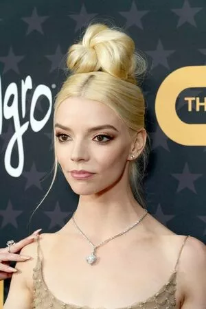 Anya Taylor-Joy / Anya Taylor Joy / anyataylorjoy nude photo #0650