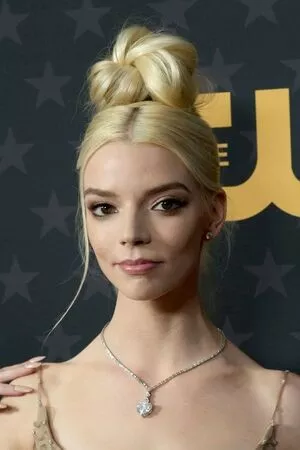 Anya Taylor-Joy / Anya Taylor Joy / anyataylorjoy nude photo #0655