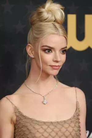 Anya Taylor-Joy / Anya Taylor Joy / anyataylorjoy nude photo #0660