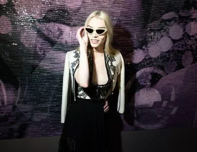 Anya Taylor-Joy / Anya Taylor Joy / anyataylorjoy nude photo #0665