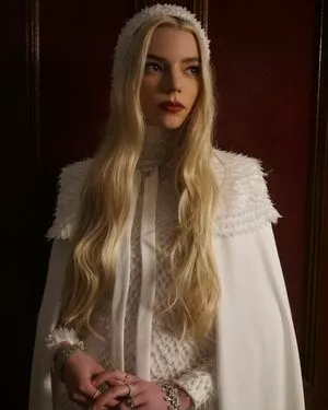 Anya Taylor-Joy / Anya Taylor Joy / anyataylorjoy nude photo #0694