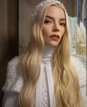 Anya Taylor-Joy / Anya Taylor Joy / anyataylorjoy nude photo #0704