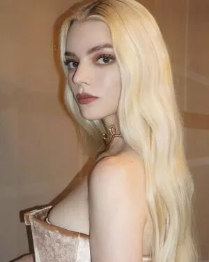 Anya Taylor-Joy / Anya Taylor Joy / anyataylorjoy nude photo #0714