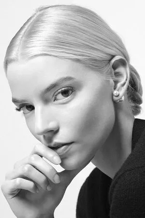 Anya Taylor-Joy / Anya Taylor Joy / anyataylorjoy nude photo #0723