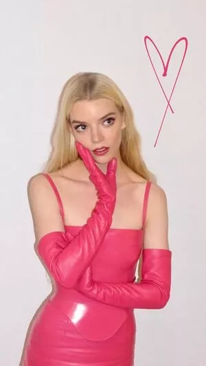 Anya Taylor-Joy / Anya Taylor Joy / anyataylorjoy nude photo #0751