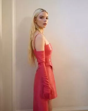 Anya Taylor-Joy / Anya Taylor Joy / anyataylorjoy nude photo #0755