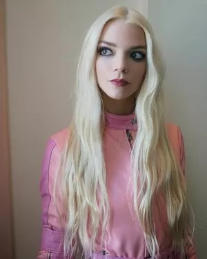 Anya Taylor-Joy / Anya Taylor Joy / anyataylorjoy nude photo #0763