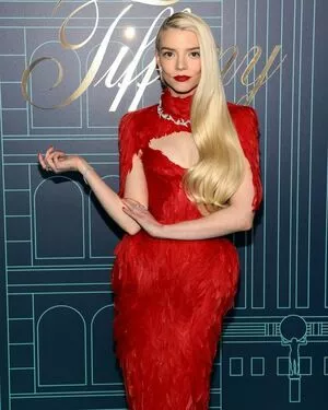 Anya Taylor-Joy / Anya Taylor Joy / anyataylorjoy nude photo #0775