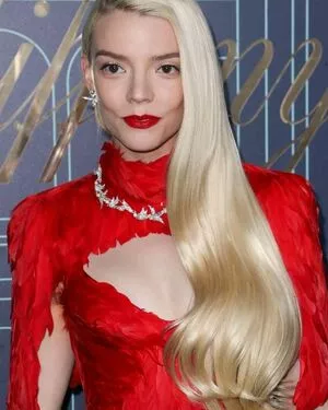 Anya Taylor-Joy / Anya Taylor Joy / anyataylorjoy nude photo #0776