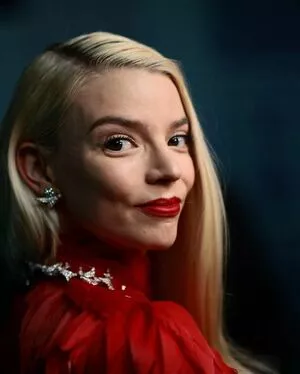 Anya Taylor-Joy / Anya Taylor Joy / anyataylorjoy nude photo #0777