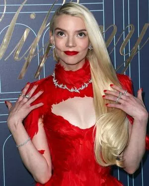 Anya Taylor-Joy / Anya Taylor Joy / anyataylorjoy nude photo #0778
