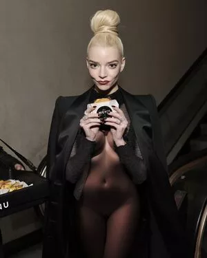 Anya Taylor-Joy / Anya Taylor Joy / anyataylorjoy nude photo #0783