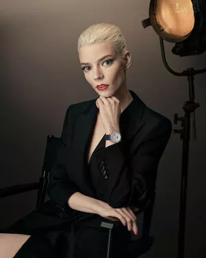 Anya Taylor-Joy / Anya Taylor Joy / anyataylorjoy nude photo #0790