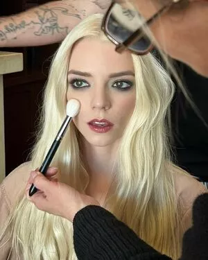 Anya Taylor-Joy / Anya Taylor Joy / anyataylorjoy nude photo #0794
