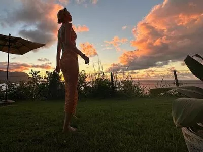 Anya Taylor-Joy / Anya Taylor Joy / anyataylorjoy nude photo #0996