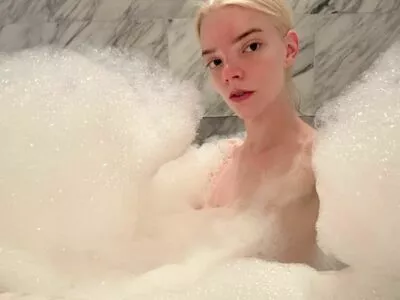 Anya Taylor-Joy / Anya Taylor Joy / anyataylorjoy nude photo #0998