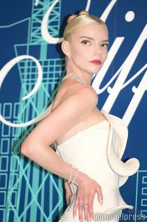 Anya Taylor-Joy / Anya Taylor Joy / anyataylorjoy nude photo #1003