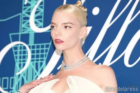 Anya Taylor-Joy / Anya Taylor Joy / anyataylorjoy nude photo #1006