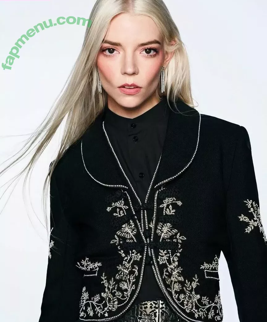Anya Taylor-Joy nude photo #1160 (anyataylorjoy)