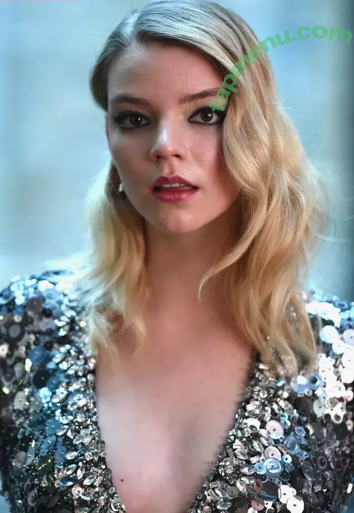 Anya Taylor-Joy nude photo #2892 (anyataylorjoy / owlicats)