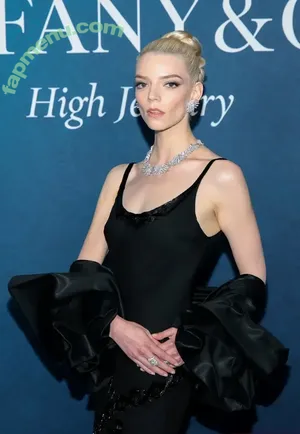 Anya Taylor-Joy / Anya Taylor Joy / anyataylorjoy nude photo #3395