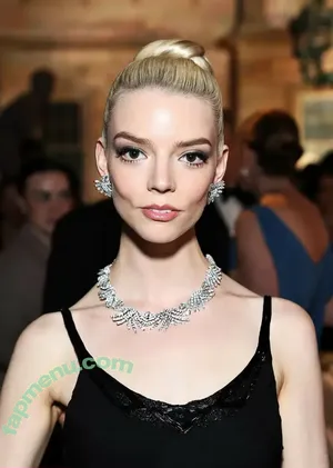 Anya Taylor-Joy / Anya Taylor Joy / anyataylorjoy nude photo #3398