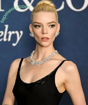 Anya Taylor-Joy / Anya Taylor Joy / anyataylorjoy nude photo #3402