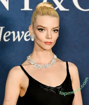 Anya Taylor-Joy / Anya Taylor Joy / anyataylorjoy nude photo #3404