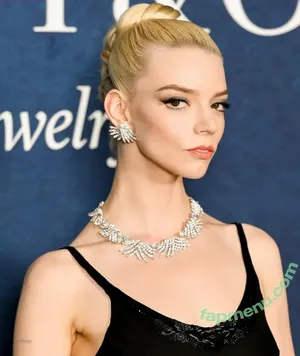 Anya Taylor-Joy / Anya Taylor Joy / anyataylorjoy nude photo #3405