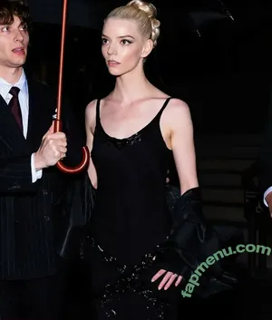 Anya Taylor-Joy / Anya Taylor Joy / anyataylorjoy nude photo #3406